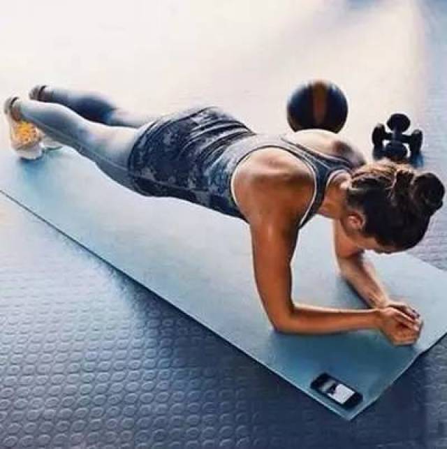 平板支撑标准动作示范