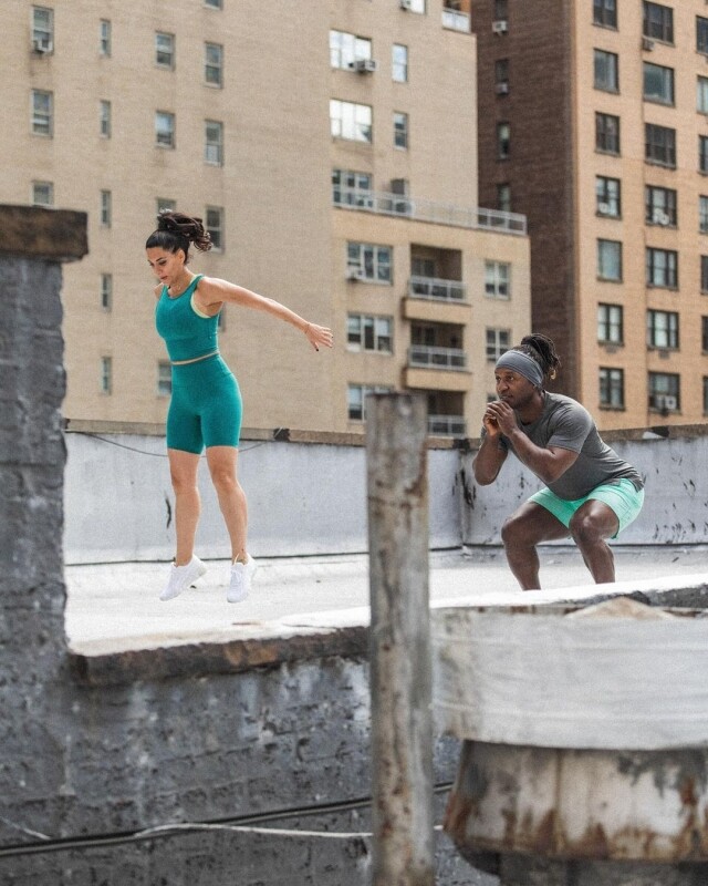 波比跳健身动作