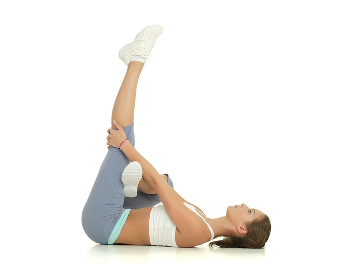 仰卧举腿动作示范